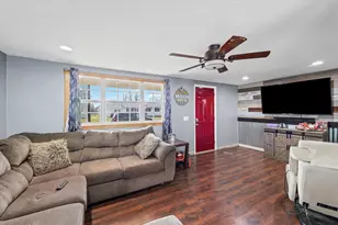 1095 Eastview Dr, Paxton, IL 60957 - Photo 4