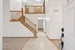 4620 Olmstead Dr, Hoffman Estates, IL 60192 - Photo 2