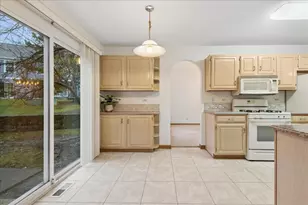 4620 Olmstead Dr, Hoffman Estates, IL 60192 - Photo 8