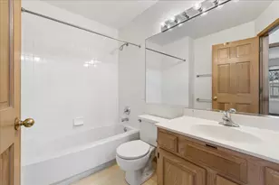 4620 Olmstead Dr, Hoffman Estates, IL 60192 - Photo 16