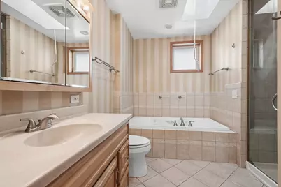 4104 N Claremont Avenue, Chicago, IL 60618 - Photo 16