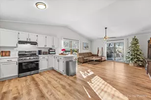 117 SW Benedict Dr, Poplar Grove, IL 61065 - Photo 6