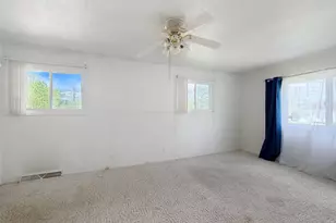 1305 S Prairie Ave, Freeport, IL 61032 - Photo 8