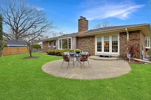 1107 W Francis Dr, Arlington Heights, IL 60005 - Photo 18