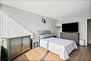 3930 N Pine Grove Ave, Chicago, IL 60613 - Photo 12