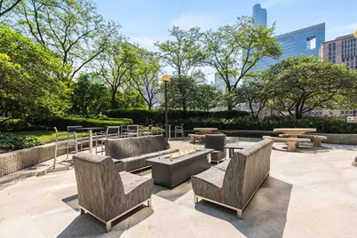 10 E Ontario Street #4501, Chicago, IL 60611 - Photo 16