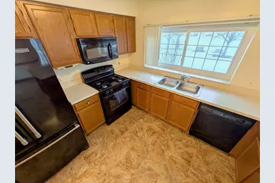 28 N Oltendorf Road #28, Streamwood, IL 60107 - Photo 4