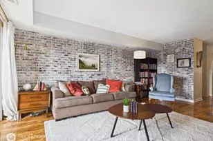 113 W Brandon Ct, Palatine, IL 60067 - Photo 2