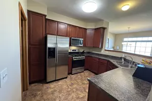 996 Como Cir, Hampshire, IL 60140 - Photo 2