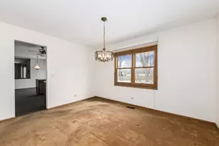 400 Green River Ct, Schaumburg, IL 60194 - Photo 6