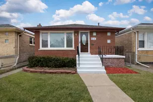 9747 S Harvard Ave, Chicago, IL 60628 - Photo 2