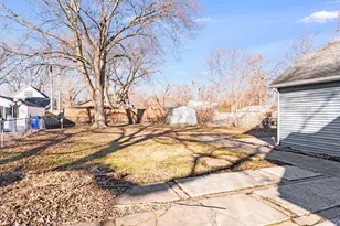 17902 Locust St, Lansing, IL 60438 - Photo 4