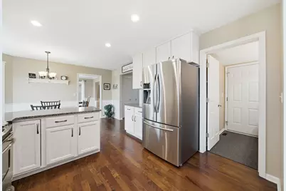 2830 Colonial Drive, Elgin, IL 60124 - Photo 6