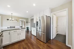 2830 Colonial Dr, Elgin, IL 60124 - Photo 6