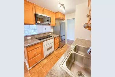 675 Grove Terrace #208, Elk Grove Village, IL 60007 - Photo 6