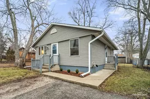 1317 Walnut Dr, Round Lake Beach, IL 60073 - Photo 2