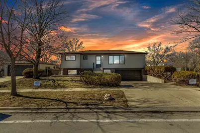 426 S Cedarcrest Drive, Schaumburg, IL 60193 - Photo 2