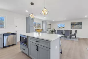 426 S Cedarcrest Dr, Schaumburg, IL 60193 - Photo 6