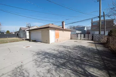 2529 N 75th Court, Elmwood Park, IL 60707 - Photo 2