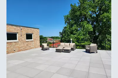 5240 N Winthrop Avenue #207, Chicago, IL 60640 - Photo 2