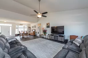 2214 Truman Trail, McHenry, IL 60051 - Photo 16