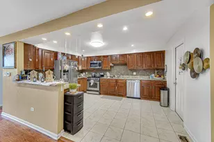 10513 Sun Valley Ct, Palos Hills, IL 60465 - Photo 8