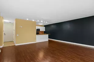 4343 N Clarendon Ave, Chicago, IL 60613 - Photo 2