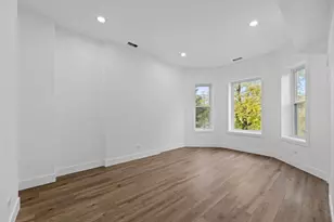 1421 E 69th Pl, Chicago, IL 60637 - Photo 4