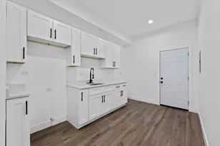 1421 E 69th Pl, Chicago, IL 60637 - Photo 12