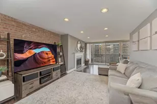 6010 Oakwood Dr, Lisle, IL 60532 - Photo 4