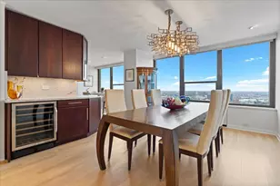 1560 N Sandburg Terrace, Chicago, IL 60610 - Photo 16