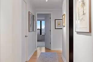 1560 N Sandburg Terrace, Chicago, IL 60610 - Photo 4