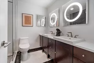 1560 N Sandburg Terrace, Chicago, IL 60610 - Photo 22