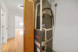 13906 Central Park Ave, Robbins, IL 60472 - Photo 16