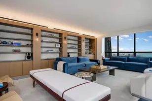 180 E Pearson St, Chicago, IL 60611 - Photo 8