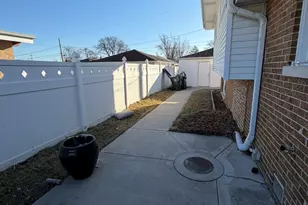 8901 Octavia Ave, Morton Grove, IL 60053 - Photo 28