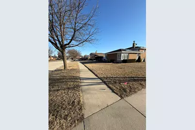 8901 Octavia Avenue, Morton Grove, IL 60053 - Photo 26