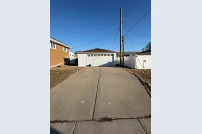 8901 Octavia Avenue, Morton Grove, IL 60053 - Photo 4