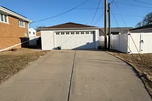 8901 Octavia Ave, Morton Grove, IL 60053 - Photo 4