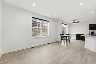 1124 Bartholdi Ct, Carol Stream, IL 60188 - Photo 8