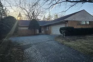 9424 Normandy Ave, Morton Grove, IL 60053 - Photo 2