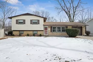 7211 Longmeadow Ln, Hanover Park, IL 60133 - Photo 1