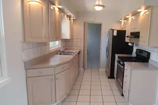 266 Trowbridge Rd, Elk Grove Village, IL 60007 - Photo 4