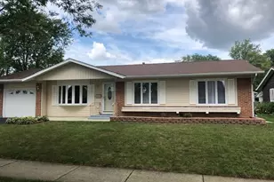 266 Trowbridge Rd, Elk Grove Village, IL 60007 - Photo 1