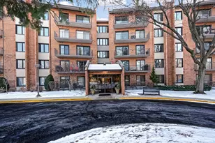 601 Lake Hinsdale Dr, Willowbrook, IL 60527 - Photo 1