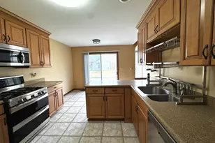 165 Winchester Dr, Streamwood, IL 60107 - Photo 8