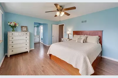 2013 N Windsor Drive, Arlington Heights, IL 60004 - Photo 16