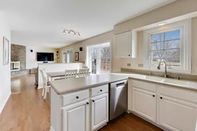 2013 N Windsor Drive, Arlington Heights, IL 60004 - Photo 10