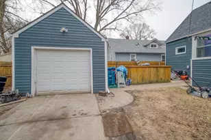 702 Jackson St, Aurora, IL 60505 - Photo 18