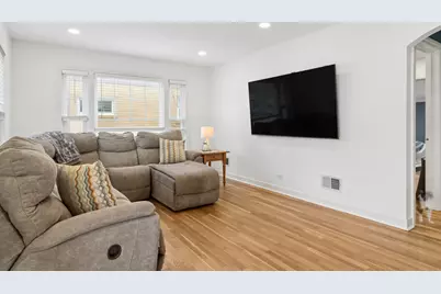 714 S Dunton Avenue, Arlington Heights, IL 60005 - Photo 2